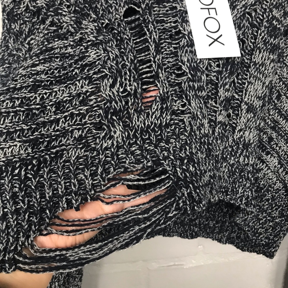 Wildfox distressed cropped v neck sweater sz M - Picture 4 of 7
